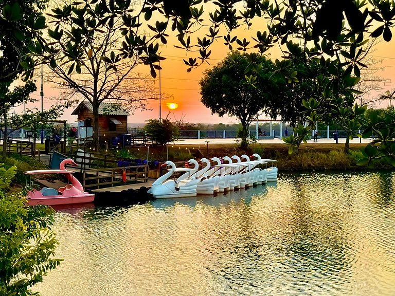 Apê 03 com Wi-Fi I A/C a 2 min. do Shopping