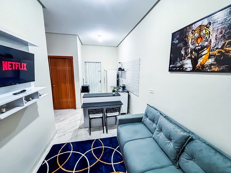 Apê 01 com Wi-fi I A/C a 2 min. do Shopping