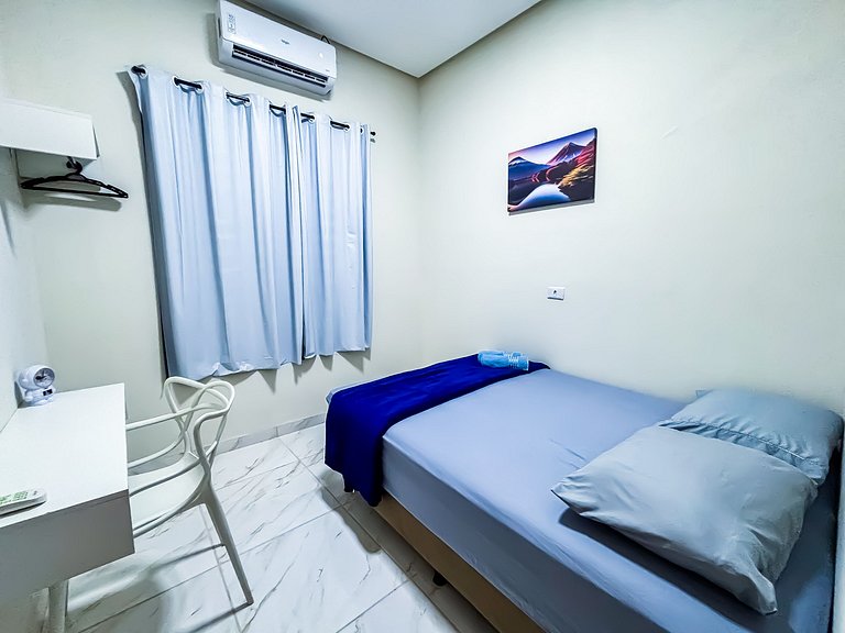 Apê 03 com Wi-Fi I A/C a 2 min. do Shopping