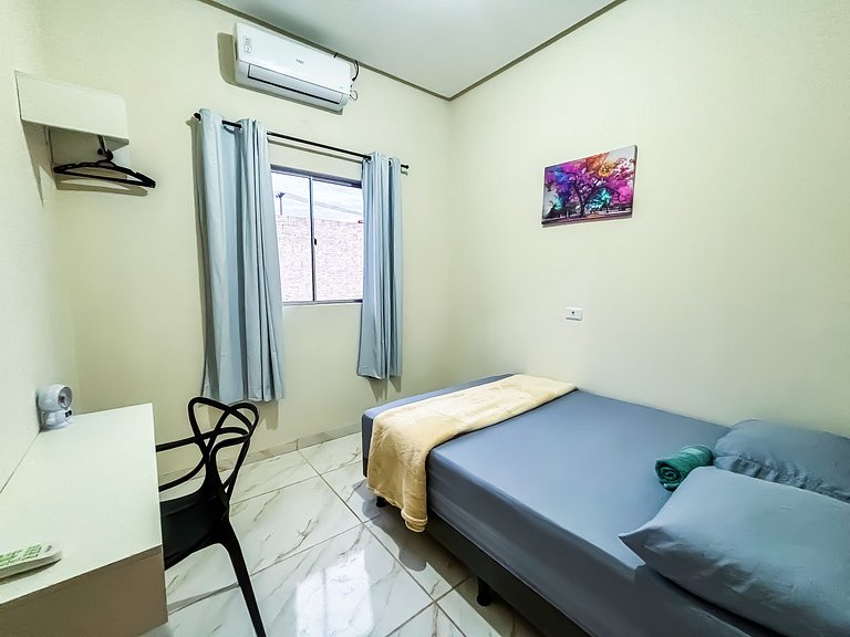 Apê 01 com Wi-fi I A/C a 2 min. do Shopping